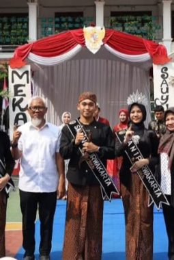 Kebanggaan Ayah dan Bunda, Ratu Aprilia Santika Dewi Raih Juara Pinilih PARAS SMAN 1 Purwakarta