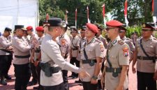 Upacara sertijab yang berlangsung di Lapangan Tri Brata Polresta Sumenep.