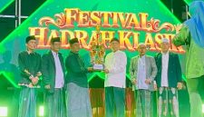 Panitia memberikan apresiasi kepada grup yang berhasil masuk enam besar maupun peserta lainnya yang telah mengikuti seluruh rangkaian kegiatan.