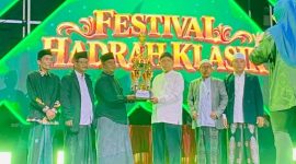 Panitia memberikan apresiasi kepada grup yang berhasil masuk enam besar maupun peserta lainnya yang telah mengikuti seluruh rangkaian kegiatan.