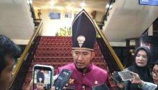 Bupati Fauzi seusai mengikuti upacara peringatan Hari Ulang Tahun (HUT) ke-81 Kemerdekaan Republik Indonesia di halaman Kantor Pemerintah Kabupaten Sumenep, Senin (17/8/2026).