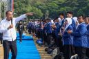 Eri saat menghadiri Pengukuhan Mahasiswa Baru ITS tahun akademik 2026/2027 di Kampus ITS Surabaya, Selasa (11/8/2026).