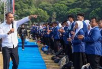 Eri saat menghadiri Pengukuhan Mahasiswa Baru ITS tahun akademik 2026/2027 di Kampus ITS Surabaya, Selasa (11/8/2026).