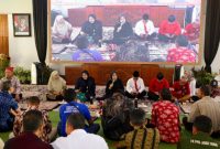 Forum perdana berlangsung di Pendopo Sabha Swagata Blambangan, Jumat (14/8/2026), dan dihadiri ratusan warga.
