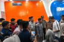 Abd Hamid, pensiunan Pemda Sumenep, didampingi kuasa hukumnya dari LBH Ahmad Madani Putra dan Rekan menyampaikan tuntutan kepada pihak BRI Cabang Sumenep terkait dugaan penyalahgunaan SK pensiun yang berujung pada pemotongan dana pensiun selama bertahun-tahun, Selasa (4/8).