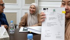 Dua Wanita Asal Purwakarta laporkan oknum petinggi Golkar Purwakarta ke DPP.