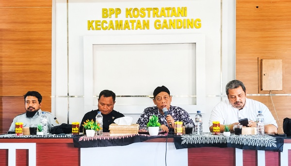 DKPP Kabupaten Sumenep menggelar sosialisasi pengawasan pelaksanaan Program Pembangunan Sektor Pertanian 2026 di BPP Kostratani Kecamatan Ganding sebagai upaya memperkuat transparansi, akuntabilitas, dan efektivitas program pertanian.