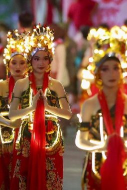Pawai Lampion Semarakkan Malam Banyuwangi, Budaya Blambangan Jadi Sorotan