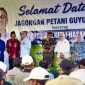 Menko Pangan Zulkifli Hasan dalam kegiatan dialog bersama Himpunan Petani Pemakai Air (HIPPA) dan petani se-Banyuwangi di Dam Karangdoro, Kecamatan Tegalsari, Kamis (20/8/2026).