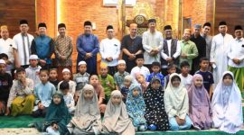 Foto usai salat dan doa bersama.
