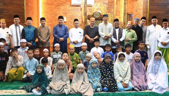 Foto usai salat dan doa bersama.