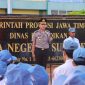 Kapolresta Sumenep Kombes Pol Ariek Indra Sentanu saat menjadi inspektur upacara di SMAN 1 Sumenep dalam kegiatan upacara serentak dan penyuluhan Kamtibmas bagi pelajar, Senin (14/9/2026).