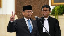 Presiden Prabowo Subianto melantik Suahasil Nazara sebagai Menteri Keuangan menggantikan Purbaya Yudhi Sadewa di Istana Kepresidenan, Senin (14/9/2026).