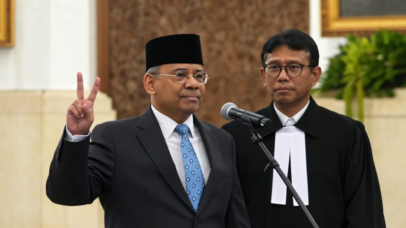 Presiden Prabowo Subianto melantik Suahasil Nazara sebagai Menteri Keuangan menggantikan Purbaya Yudhi Sadewa di Istana Kepresidenan, Senin (14/9/2026).