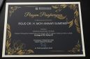 Piagam Penghargaan BPJS Kesehatan kepada RSUD dr. H. Moh. Anwar Sumenep.
