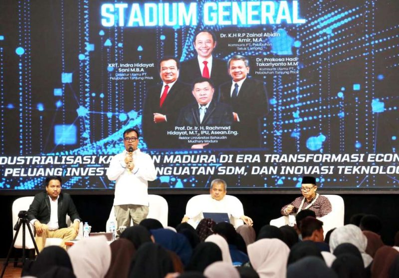 Stadium General bertema “Industrialisasi Kawasan Madura di Era Transformasi Ekonomi: Peluang Investasi, Penguatan SDM, dan Inovasi Teknologi” yang digelar di Aula Pesantren Lantai 3, Gedung Campaka, UNIBA Madura, Senin (14/9/2026).