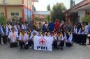 Anggota PMR WIRA Unit SMKN 1 Kalianget bersama civitas akademika usai mengikuti rangkaian peringatan HUT PMI ke-81 di lingkungan sekolah.