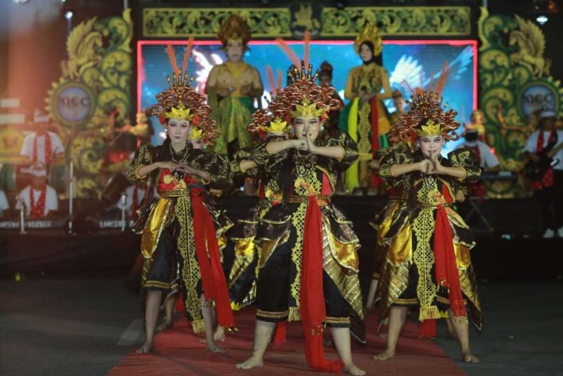 Madura Ethnic Carnival (MEC) 2026 digelar di kawasan Keraton Sumenep, Sabtu (19/9/2026) malam. Event budaya tersebut menjadi ruang promosi budaya sekaligus mendorong sektor pariwisata dan ekonomi masyarakat Sumenep.