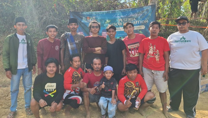 Kader GP Ansor di Kecamatan Lenteng usai mengikuti turnamen bola tangkap atau Balbudih.