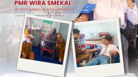PMR Wira Unit SMKN 1 Kalianget bersama petugas UDD PMI Kabupaten Sumenep saat pelaksanaan aksi donor darah dalam rangka HUT PMI ke-81.
