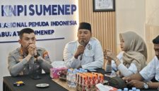Ketua DPD KNPI Sumenep Khairul Umam bersama Kapolresta Sumenep Kombes Pol Ariek Indra Sentanu dalam agenda silaturahim dan dialog terkait sejumlah persoalan daerah, termasuk galian C, rokok ilegal, lingkungan, serta penguatan sinergi antarpimpinan daerah.