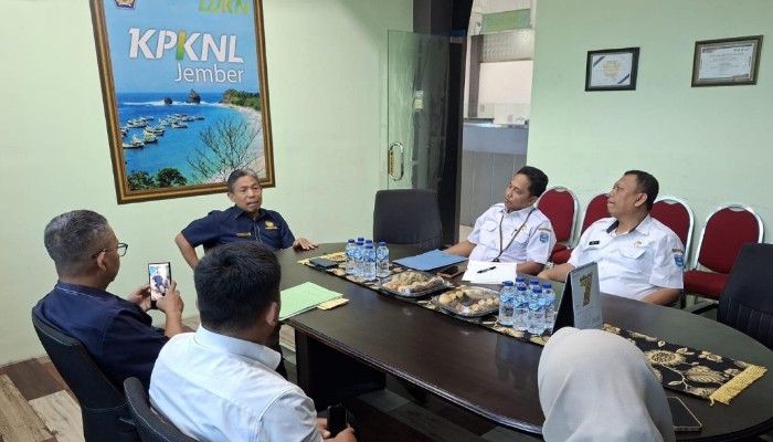 Kegiatan audiensi dan koordinasi permintaan data lelang di Kantor KPKNL Jember, Rabu (2/9/2026). 