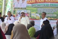 Bupati Probolinggo dr. Mohammad Haris menyampaikan sambutan dalam peringatan Hari Tani Nasional 2026 yang digelar DPC HKTI Kabupaten Probolinggo di Kraksaan, Minggu (27/9/2026).