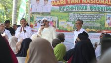 Bupati Probolinggo dr. Mohammad Haris menyampaikan sambutan dalam peringatan Hari Tani Nasional 2026 yang digelar DPC HKTI Kabupaten Probolinggo di Kraksaan, Minggu (27/9/2026).