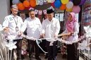 Wakil Bupati Bangkalan Moch. Fauzan Ja’far menggunting pita sebagai tanda dibukanya Festival Literasi di Gedung Perpustakaan Kabupaten Bangkalan, Rabu (16/9/2026).