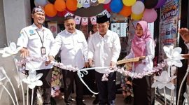 Wakil Bupati Bangkalan Moch. Fauzan Ja’far menggunting pita sebagai tanda dibukanya Festival Literasi di Gedung Perpustakaan Kabupaten Bangkalan, Rabu (16/9/2026).