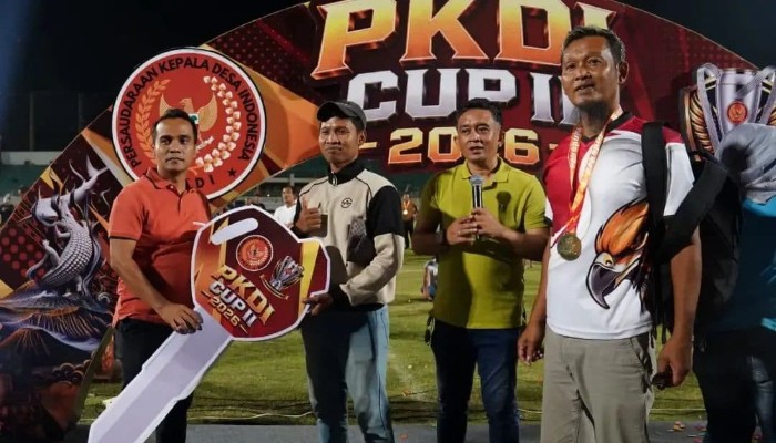 Grand Final PKDI Cup 2026 di Stadion Gelora Bangkalan mempertemukan kepala desa dari berbagai daerah di Jawa Timur, Minggu (13/9/2026).