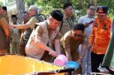 Wakil Bupati Fauzan Ja'far Memantau Langsung Droping Air Bersih di Kecamatan Tanah Merah.