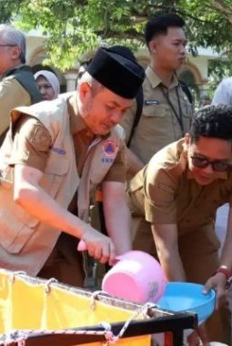 Kekeringan Melanda Tanah Merah, Pemprov Jatim Salurkan Bantuan Air Bersih