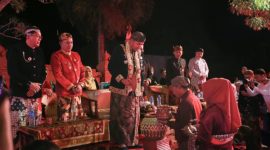Bupati Sumenep Achmad Fauzi Wongsojudo bersama masyarakat mengikuti Tatorbangan Ritual Culture 2026 di Balai Desa Torbang, Kecamatan Batuan, Sumenep, Sabtu (12/9/2026).