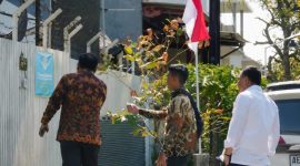 Wali Kota Surabaya Eri Cahyadi saat mendatangi perusahaan penyalur ART di kawasan Gunung Anyar dan mengecek kondisi pekerja yang berada di tempat penampungan.