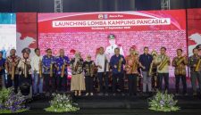 Wali Kota Surabaya Eri Cahyadi bersama jajaran Forkopimda dan perwakilan RW saat meluncurkan Lomba Kampung Pancasila 2026 di Balai Kota Surabaya.