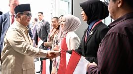 Sapaan hangat dan akrab mahasiswa Indonesia menyambut kedatangan Presiden Prabowo Subianto di Vladivostok, Federasi Rusia, pada Rabu, 2 September 2026. Foto: BPMI Setpres/Rusman