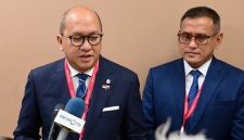 Menteri Investasi dan Hilirisasi sekaligus CEO Danantara, Rosan P. Roeslani dan Direktur Utama Pupuk Indonesia, Rahmad Pribadi, memberikan keterangan pers kepada awak media di Vladivostok, Kamis, 3 September 2026. Foto: BPMI Setpres/Muchlis Jr
