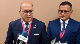 Menteri Investasi dan Hilirisasi sekaligus CEO Danantara, Rosan P. Roeslani dan Direktur Utama Pupuk Indonesia, Rahmad Pribadi, memberikan keterangan pers kepada awak media di Vladivostok, Kamis, 3 September 2026. Foto: BPMI Setpres/Muchlis Jr