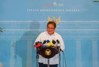 Menteri Koordinator (Menko) Bidang Perekonomian Airlangga Hartarto memberikan keterangannya kepada rekan-rekan media di Istana Merdeka, Jakarta, 7 September 2026. Foto: BPMI Setpres