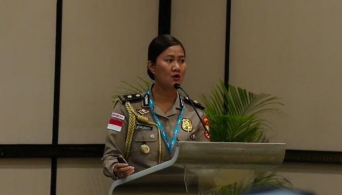 Kompol Riza Sativa, membawakan materi bertajuk “Trafficking Case Study Involving a ‘Mail Ordered Bride’”, di International Association of Women Police (IAWP) Annual Training Conference 2026 di Bali.
