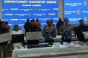 Kapolda Jatim Irjen Pol Nanang Avianto bersama jajaran saat konferensi pers pengungkapan kasus dugaan penipuan online jaringan internasional dan penyampaian layanan hotline pengaduan DitresSiber Polda Jatim.