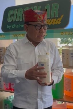 Banyuwangi Kembangkan Sistem Refill untuk Tekan Sampah Kemasan Sekali Pakai