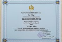 Brevet Kehormatan Kesehatan Penyelaman dan Hiperbarik dari TNI Angkatan Laut di Surabaya.