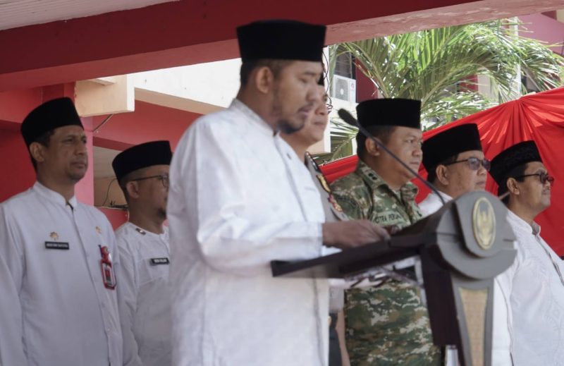 Bupati Fauzi saat Apel Hari Santri Nasional 2026 di halaman Kantor Bupati Sumenep, Kamis (22/10/2026).