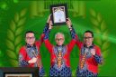 BPRS Bhakti Sumekar menerima penghargaan Sharia Award 2026 dari Infobank di Hotel Shangri-La, Jakarta, Kamis (8/10/2026). 