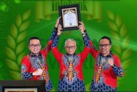 BPRS Bhakti Sumekar menerima penghargaan Sharia Award 2026 dari Infobank di Hotel Shangri-La, Jakarta, Kamis (8/10/2026). 
