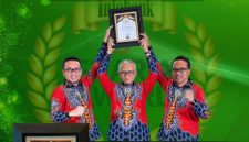 BPRS Bhakti Sumekar menerima penghargaan Sharia Award 2026 dari Infobank di Hotel Shangri-La, Jakarta, Kamis (8/10/2026).
