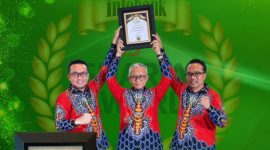 BPRS Bhakti Sumekar menerima penghargaan Sharia Award 2026 dari Infobank di Hotel Shangri-La, Jakarta, Kamis (8/10/2026). 