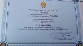 Brevet Kehormatan Kesehatan Penyelaman dan Hiperbarik dari TNI Angkatan Laut di Surabaya.